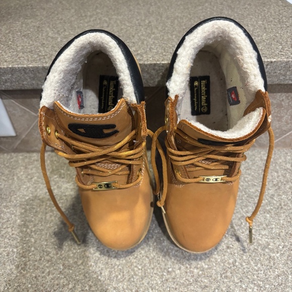 Timberland x Champion Shearling Boots - Picture 4 of 9